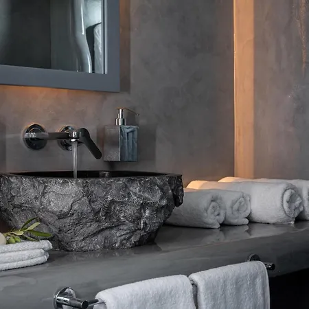 מלון Santa Irina Luxury Sunny Lofts 4*