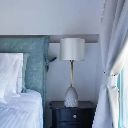 מלון Santa Irina Luxury Sunny Lofts 4*